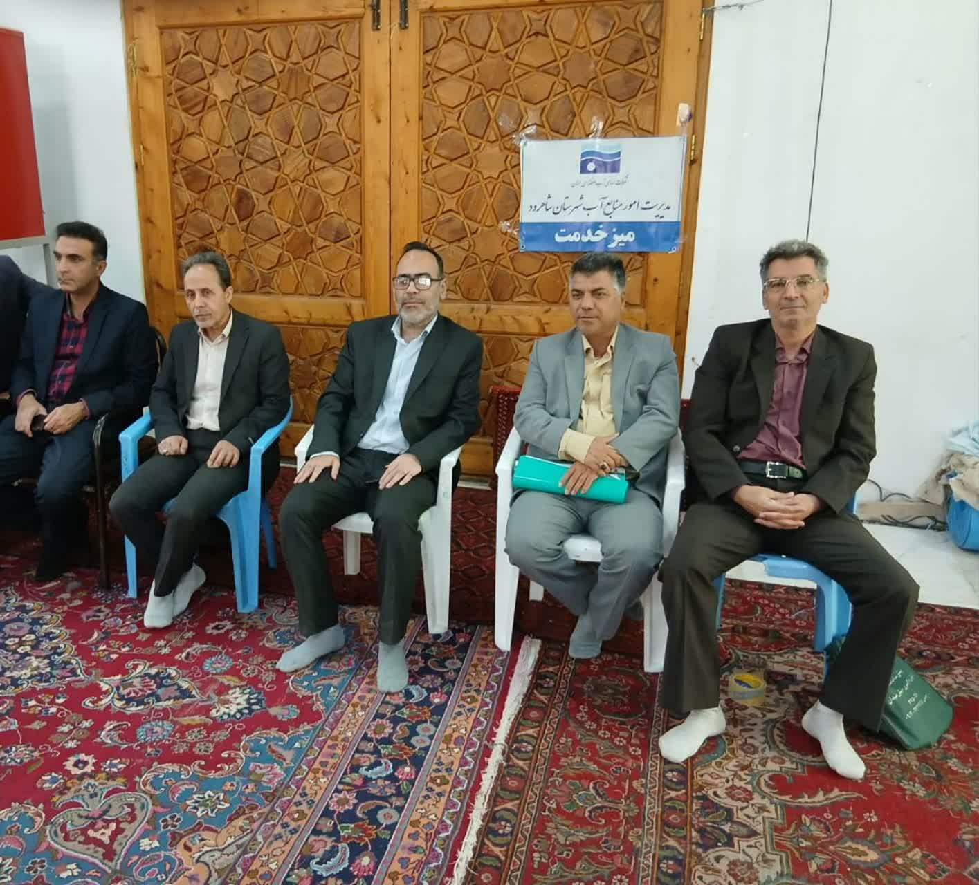 حضور مدیر امور منابع آب شاهرود در میز خدمت نماز جمعه شاهرود؛ مشکلات حوزه آب شهروندان شاهرودی پاسخ داده شد