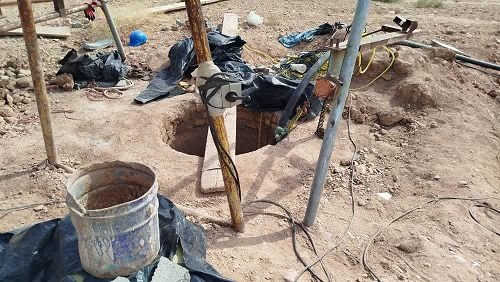 برخورد قاطع با سودجویان آب در آرادان؛ یک حلقه چاه غیرمجاز «دهانه گشاد» مسدود شد