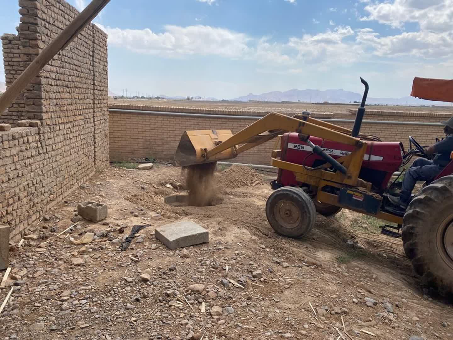 یک حلقه چاه غیرمجاز در کشتارگاه بخش بسطام پر و مسلوب‌المنفعه شد